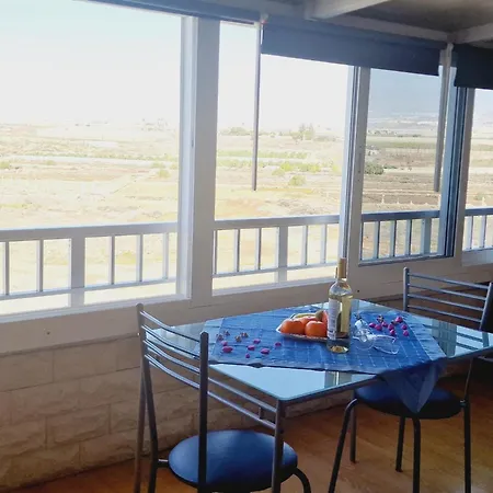 Small Rooftop, Ocean View أرونا