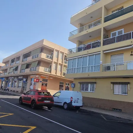 Small Rooftop, Ocean View بيت للعطل