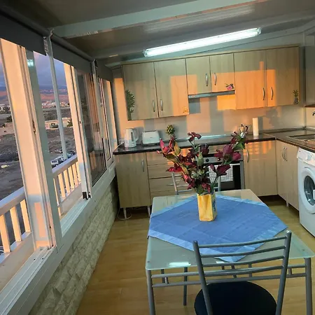 Small Rooftop, Ocean View أرونا