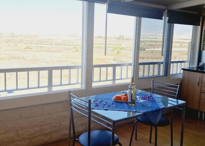 Small Rooftop, Ocean View ארונה